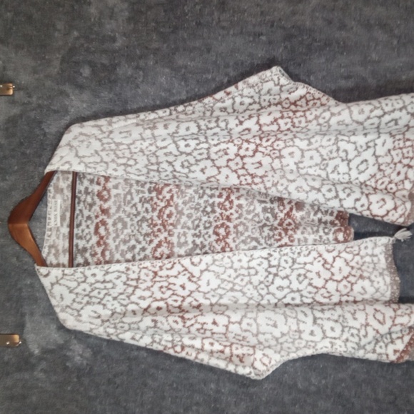Knox Rose White and Brown Shrug Poncho - Picture 2 of 6